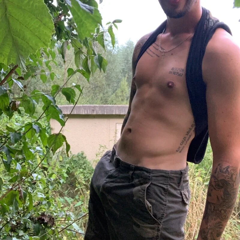 monsieurguitsxxx French Stripchat profile